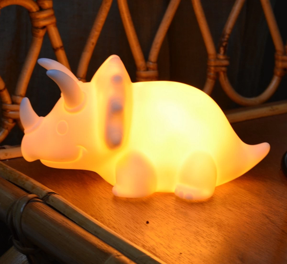 Merkloos Dino Lamp – Dinosaurus Lamp – Nachtlamp – Kinderlampje - Led - Triceratops - Afbeelding 2