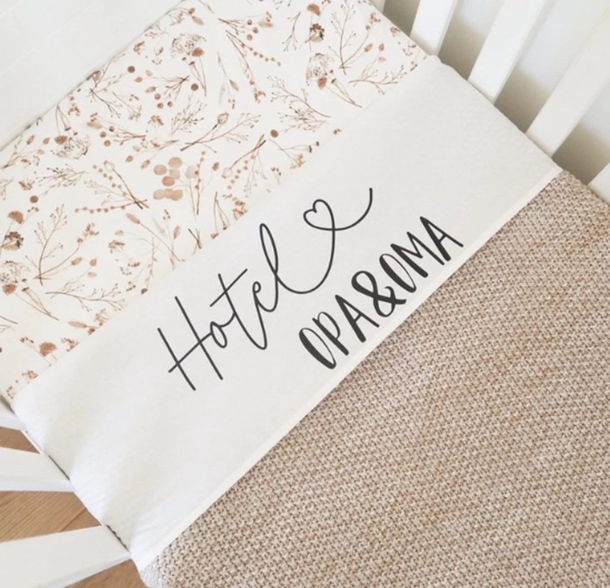 Ledikant Laken | Hotel Opa & Oma | Beddengoed | Baby | Box | Baby Beddengoed 100x 150 | Cadeau | Hip & Mama Box