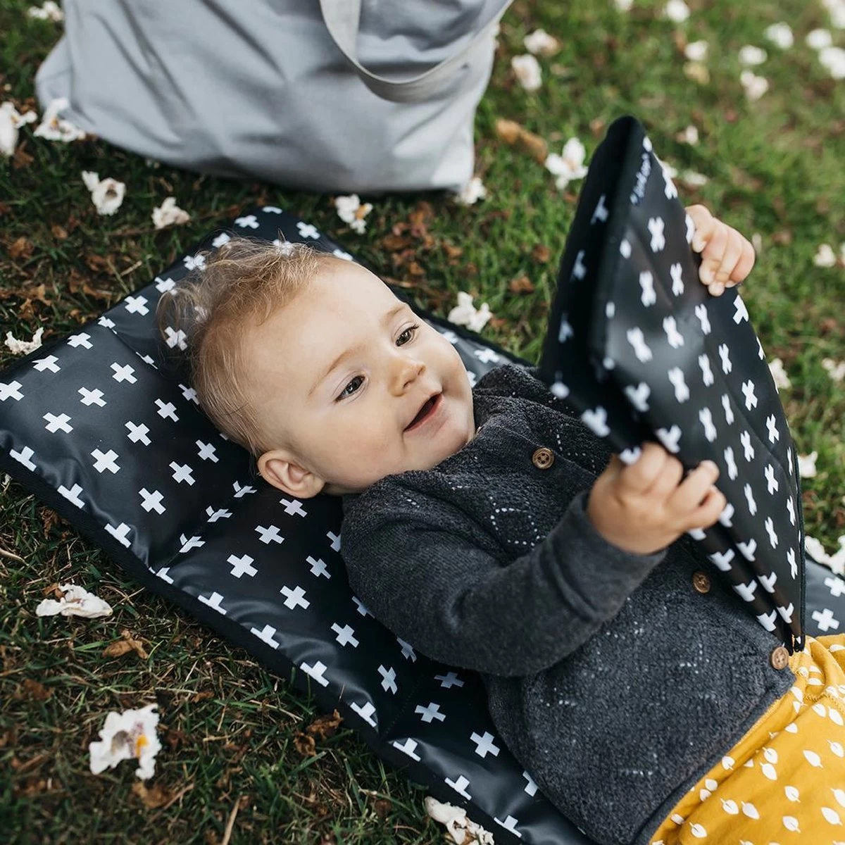 KipKep Napper Verschoonmatje - Machinewasbaar - Crossy Black - Afbeelding 2