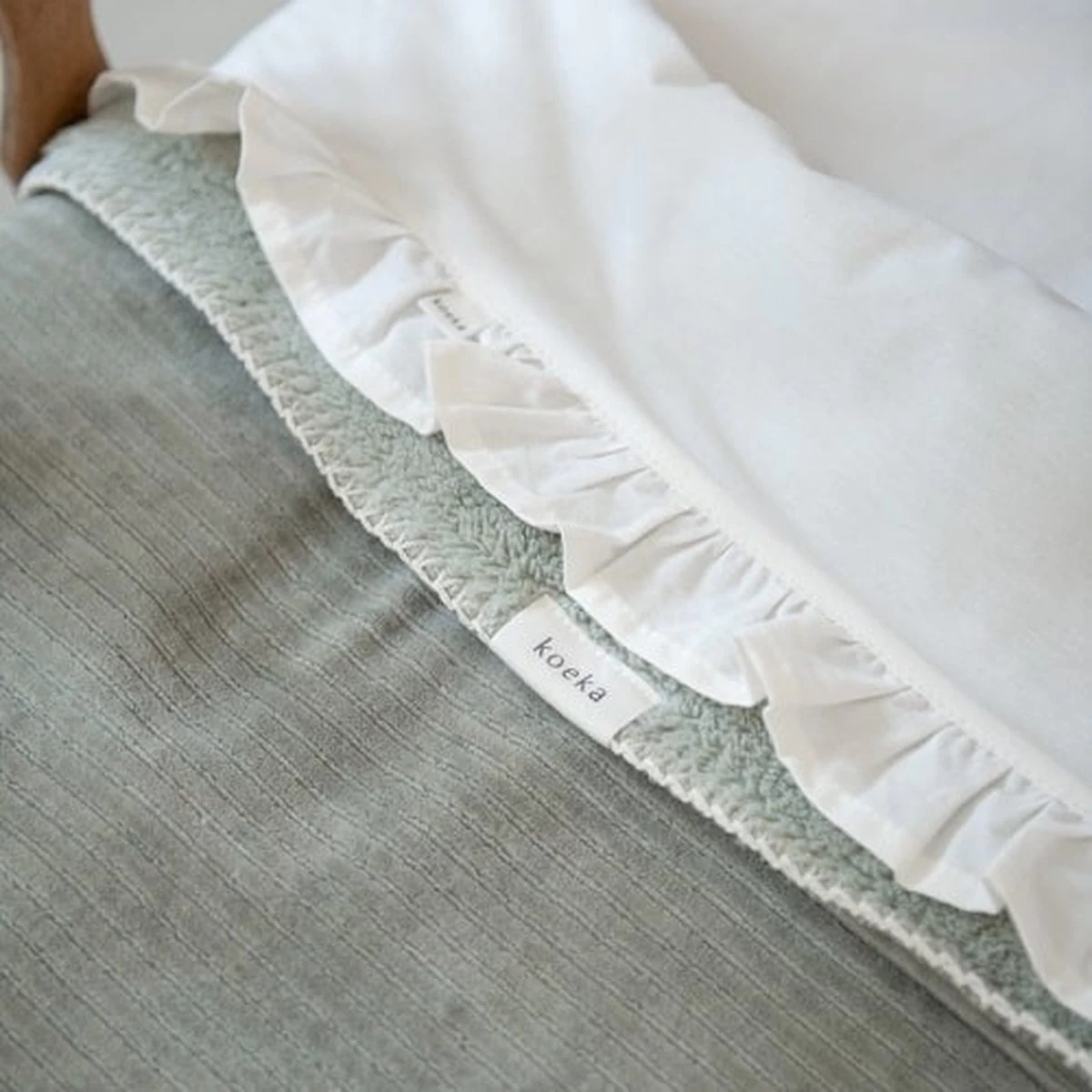 Koeka Baby Lakentje Ledikant Ruffle - Wit 110x140cm - Afbeelding 2