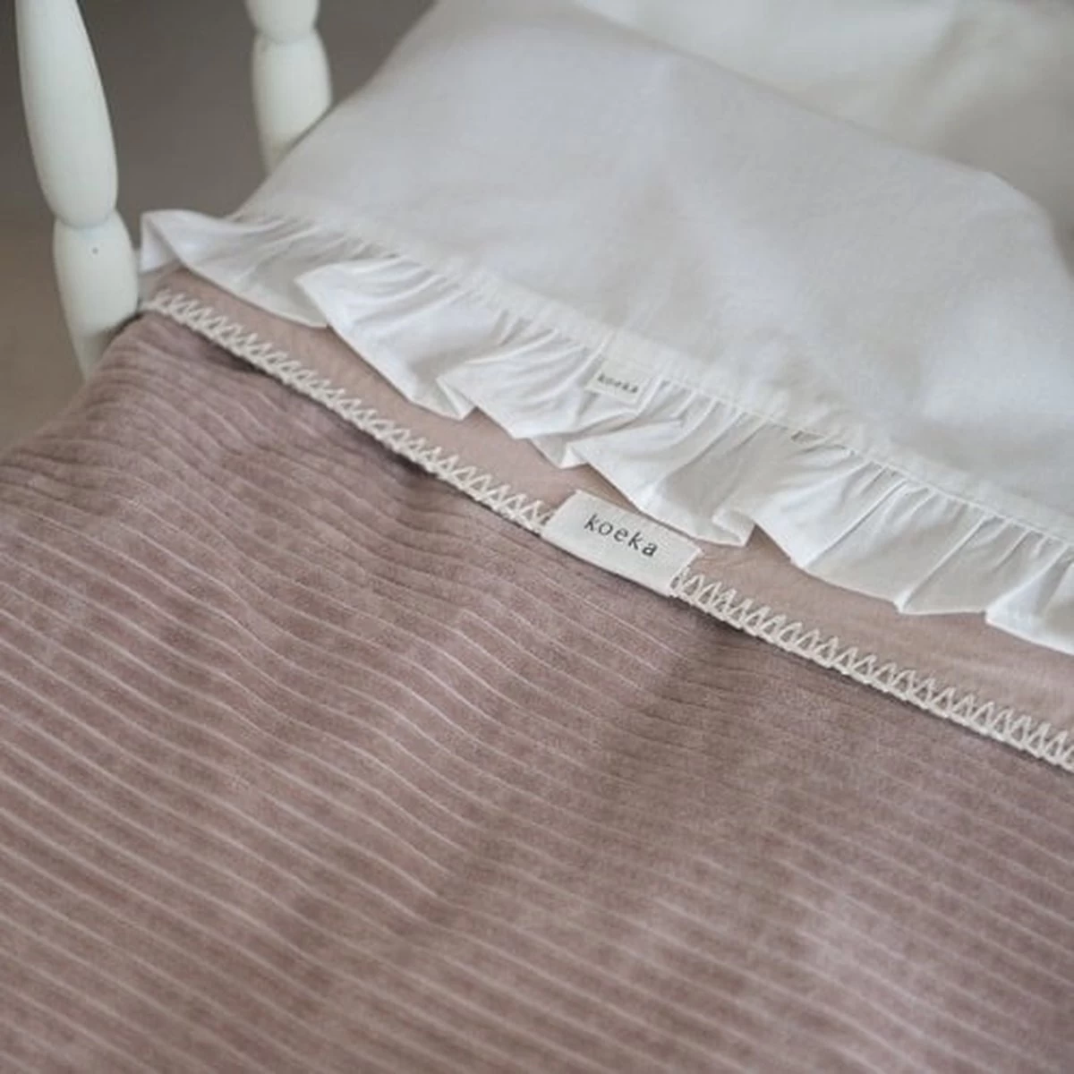 Koeka Baby Lakentje Ledikant Ruffle - Wit 110x140cm - Afbeelding 3