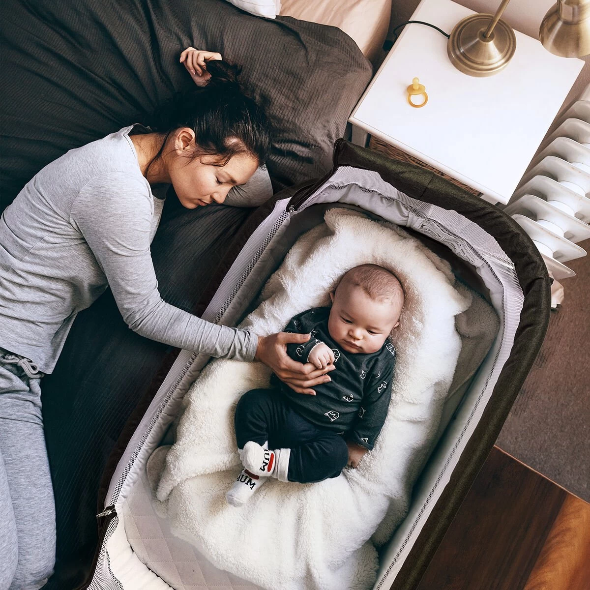 BabyGO Co Sleeper - Aanschuifwieg Met Schommelfuntie - Vivaldi - Goud-Zwart - Afbeelding 6