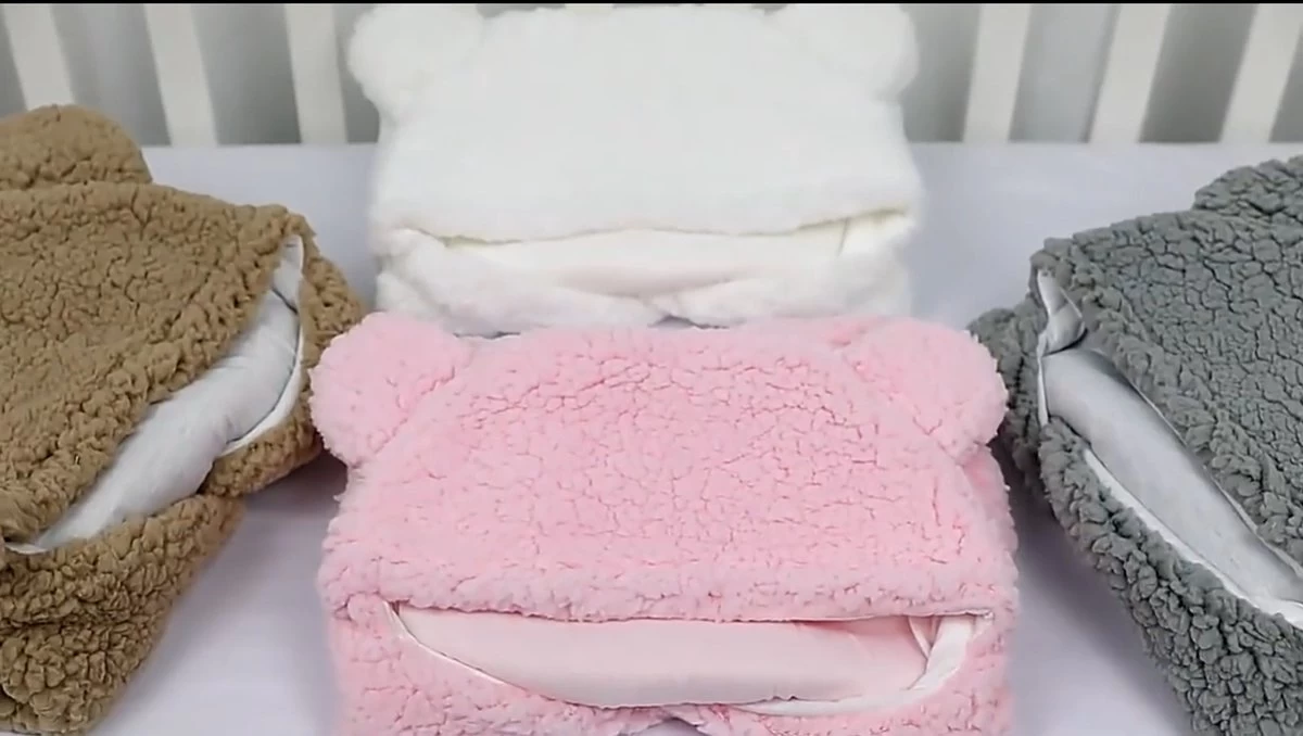 Fiory Baby Wikkeldoek Teddybeer| Inbakerdoek| Slaapzak| Zachte Vacht| Kinderwagen| Muts En Oortjes| Eerste Baby Maanden| Roze - Afbeelding 4