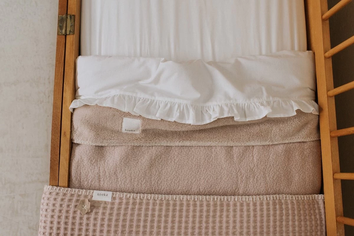 Koeka Baby Lakentje Ledikant Ruffle - Wit 110x140cm - Afbeelding 10