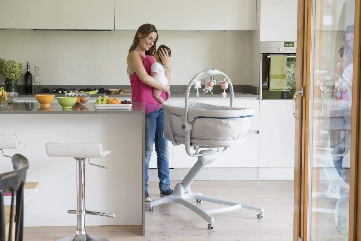 Chicco Baby Hug 4-in-1 Wieg - Met Speelboog - Babygym - Glacial - Afbeelding 4