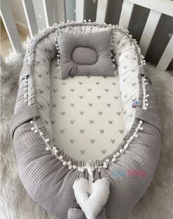 SNS Baby - Babynestje En Hoofdkussen - Organische Katoen - Antibacterieel Babynestje - Anti-Allergisch Babynestje - Grijs En Muis Patroon - 74 X 40 Cm